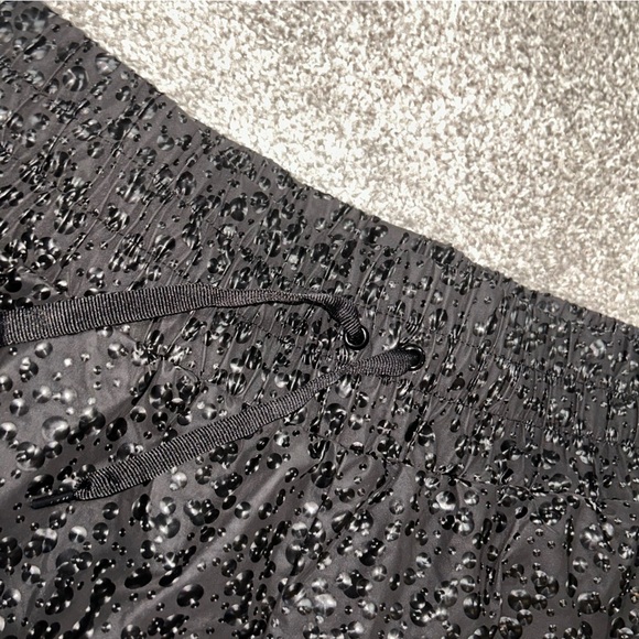 Zyia Black Bubbles Hi-rise Bomber Shorts - Picture 3 of 5